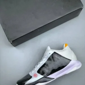 Nike Kobe series black and white sporty basketball shoes