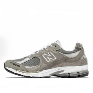 New Balance retro-style grey sports shoes