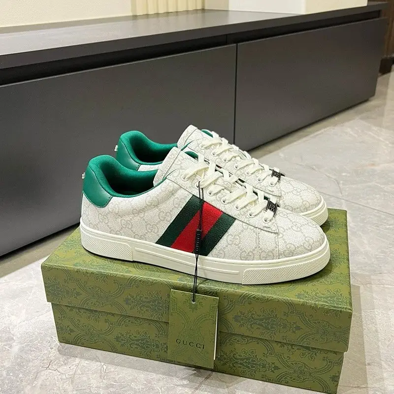 Gucci retro-style red and green striped small white shoes