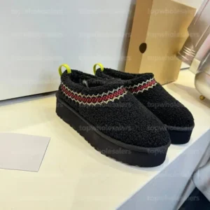 UGG retro-style black thick-soled shoes