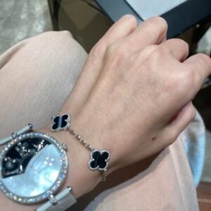 Van Cleef & Arpels Alhambra black bracelet