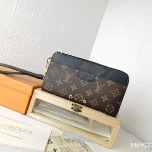 Classic Monogram handbag of Louis Vuitton