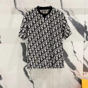 Dior's classic black-and-white style T-shirt