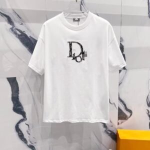 Dior's classic and simple style white T-shirt